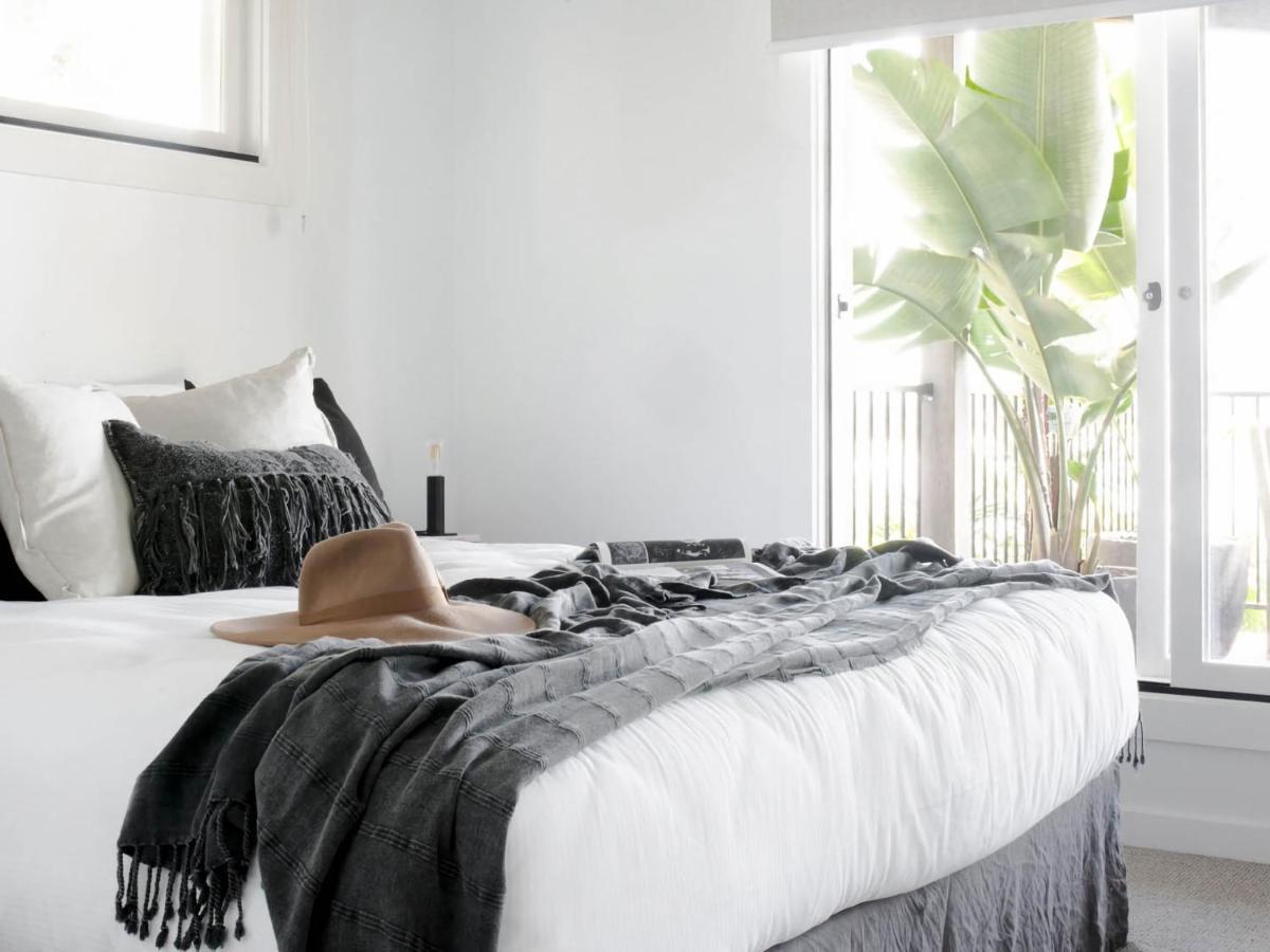 Sway - Stunning 5 Bedroom Beach House With Pool Teluk Byron Bagian luar foto