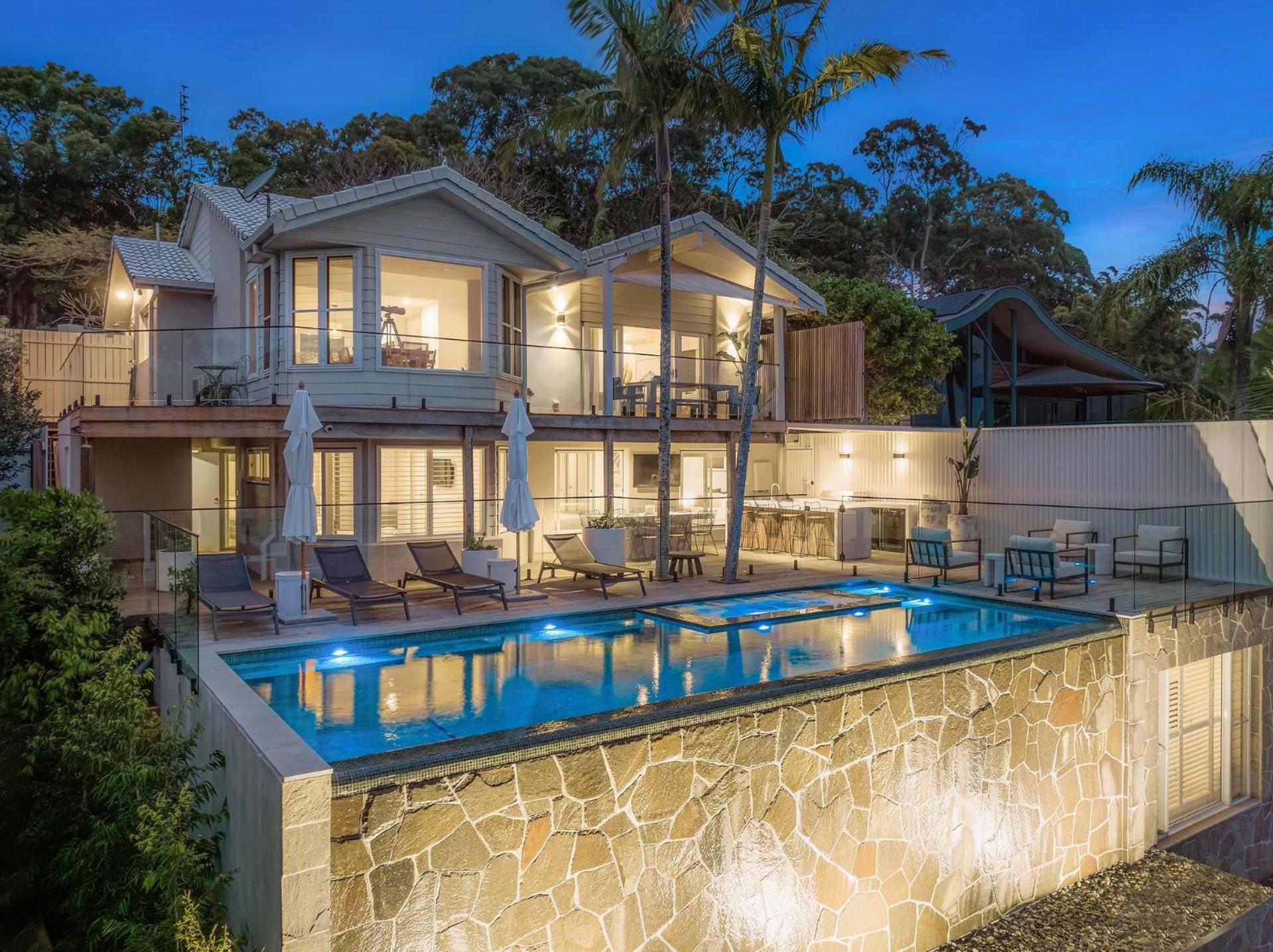Sway - Stunning 5 Bedroom Beach House With Pool Teluk Byron Bagian luar foto